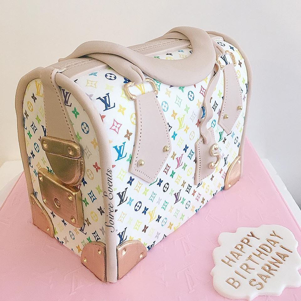 Louis Vuitton cake! #cake #cakedecorating #louisvuitton #bakery #cakedesign  - YouTube