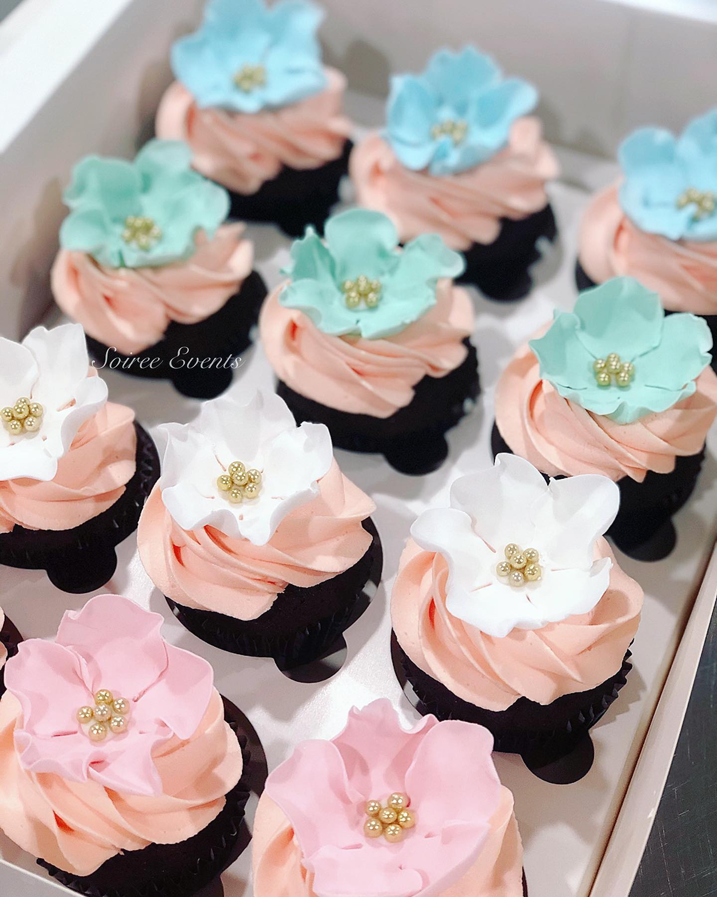 Cupcakes with Hand Made Sugar Flower Soiree